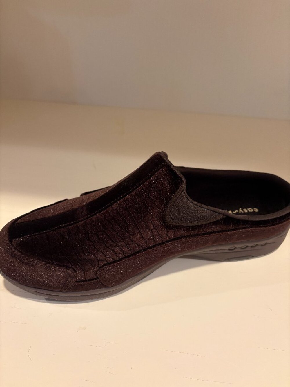 NWOT Easy Spirit Traveltime Mules in Embossed Brown Velvet Sz 9.5 M